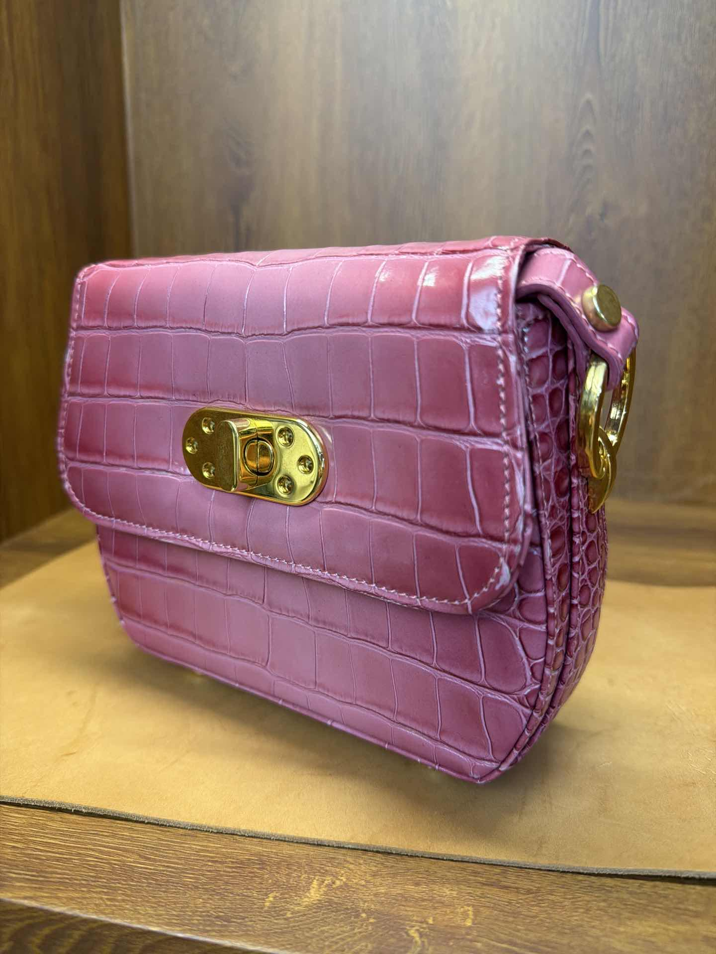 CLL42 / 粉色 鳄鱼纹 方包 s 微瑕不退不換 -M