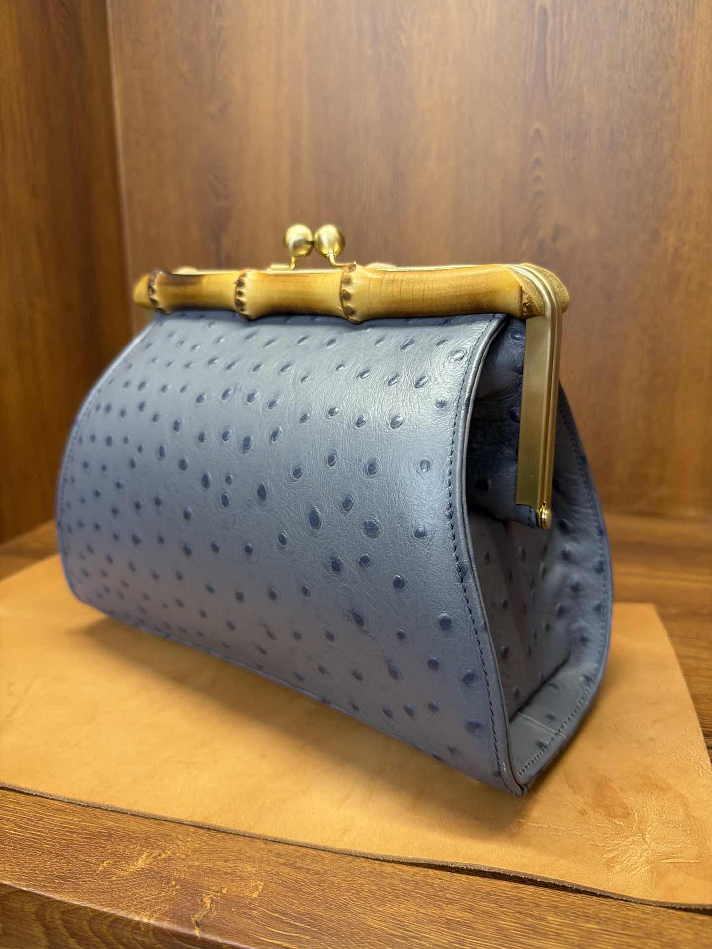 CLL44  / 静谧蓝 鸵鸟纹 手提包 / 微瑕不退不換 -M