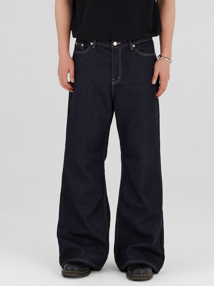 深靛藍喇叭牛仔褲