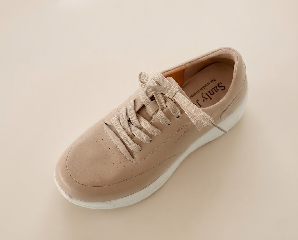 鞋墊替換教學步驟三：安裝完成！愛鞋外觀不變，內部已升級為頂級真皮吸汗與水乳膠避震材質，讓休閒鞋瞬間變身好走氣墊鞋。