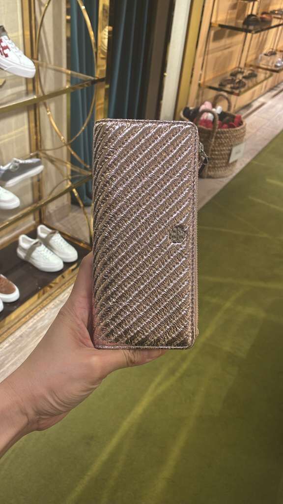 VS074 Tory Burch Chevron Iridescent Caviar 拉鍊錢包 19x9CM