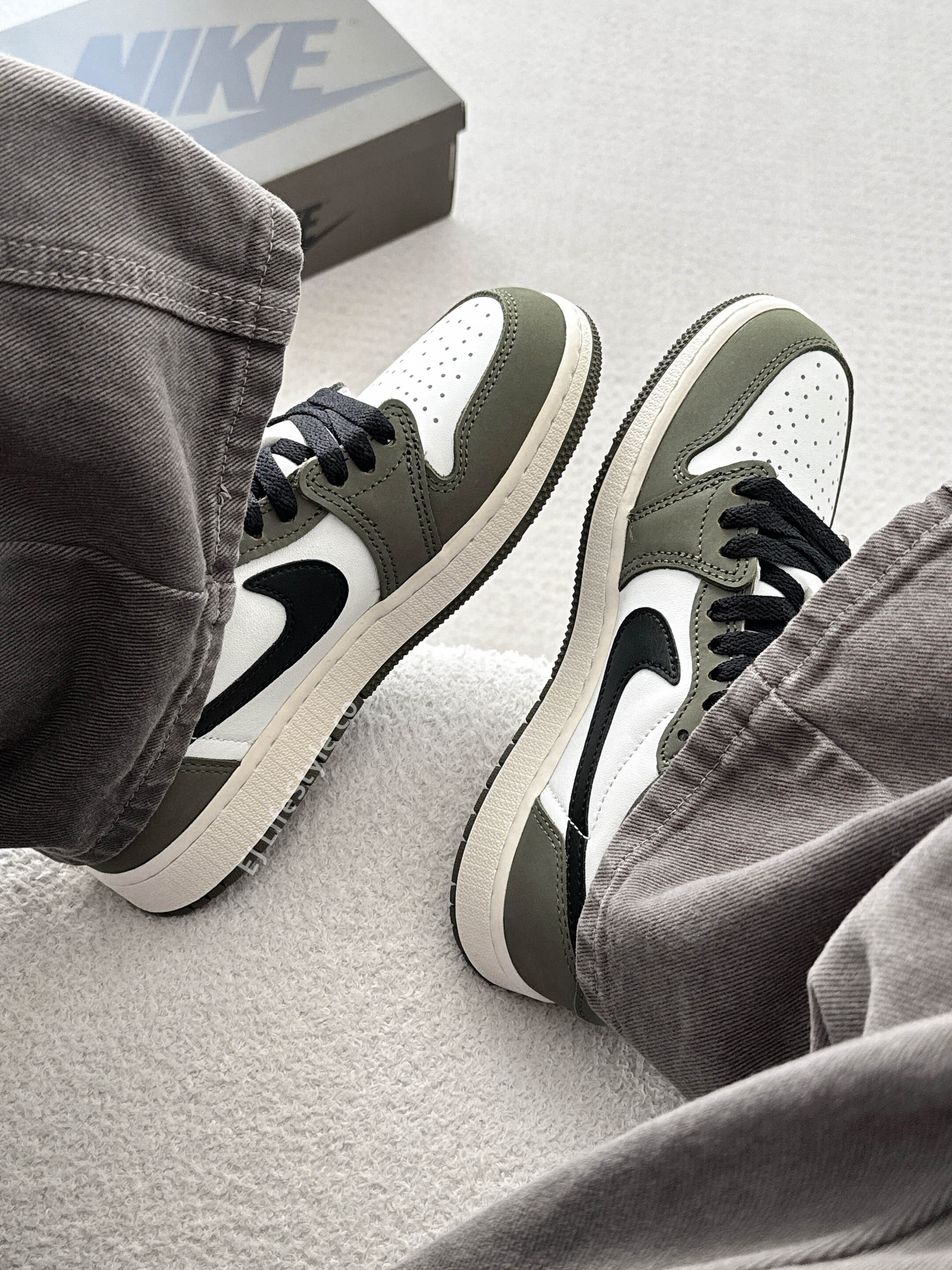 NIKE AIR JORDAN 1 RETRO LOW OG GS "MEDIUM OLIVE" AJ1 橄欖灰綠 橄欖綠 黑色 奶油底 倒勾平替 大童鞋 HQ6999-200 / 現貨