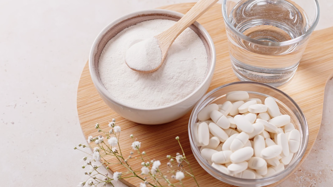 桌面上有兩盆碗一碗水