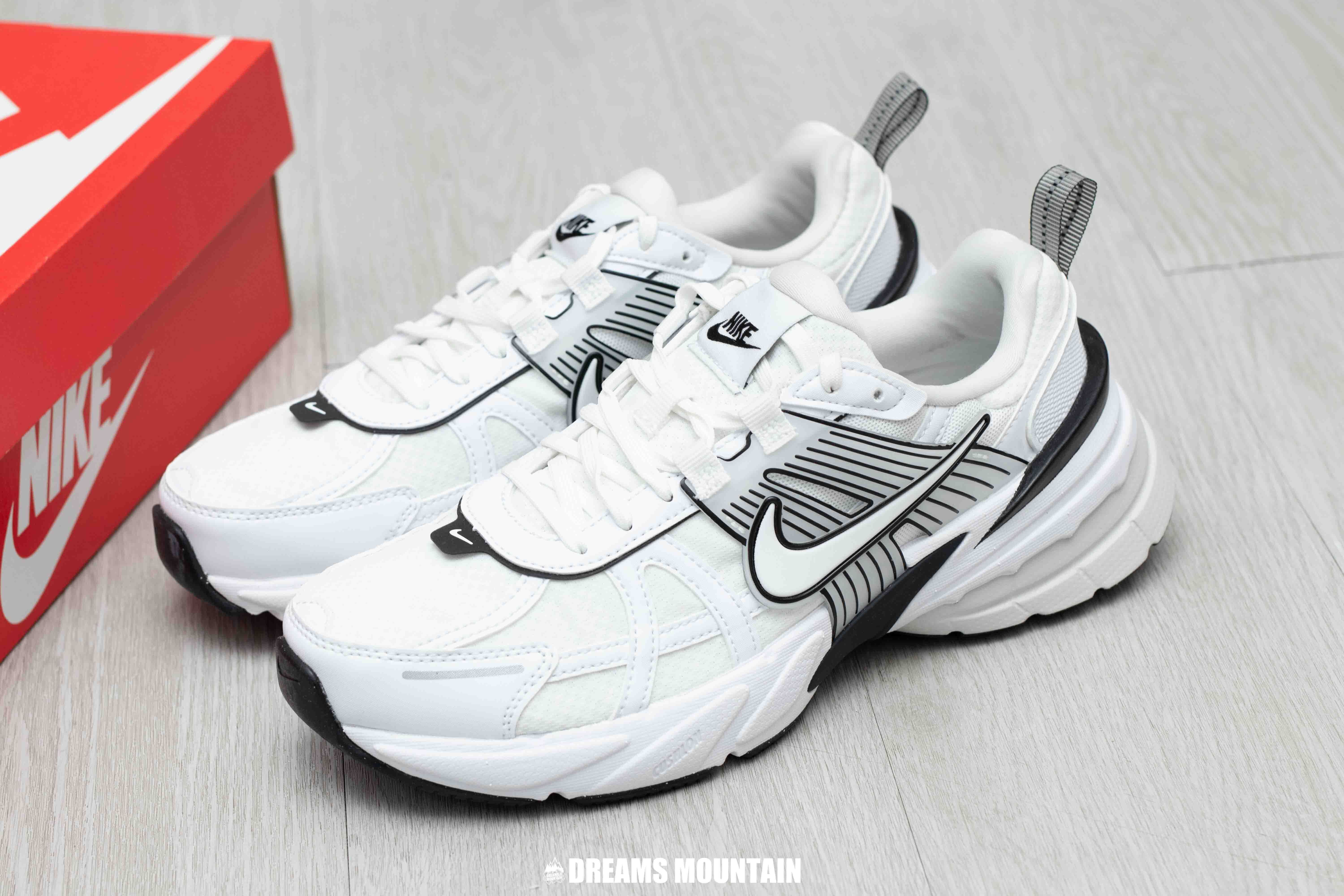 【預訂】NIKE V2K RUN "老爹鞋" 白黑-WOMEN