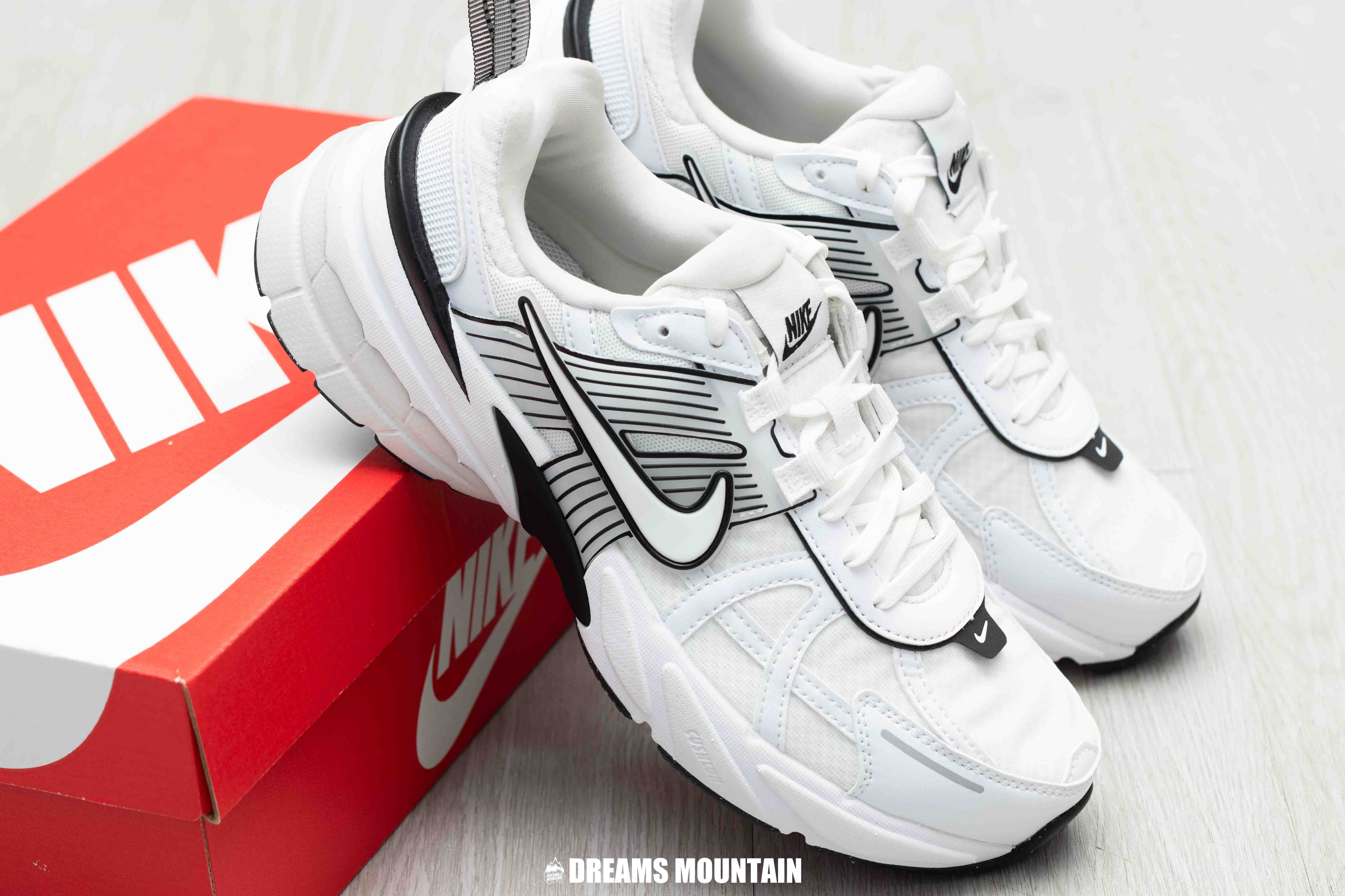 【預訂】NIKE V2K RUN "老爹鞋" 白黑-WOMEN