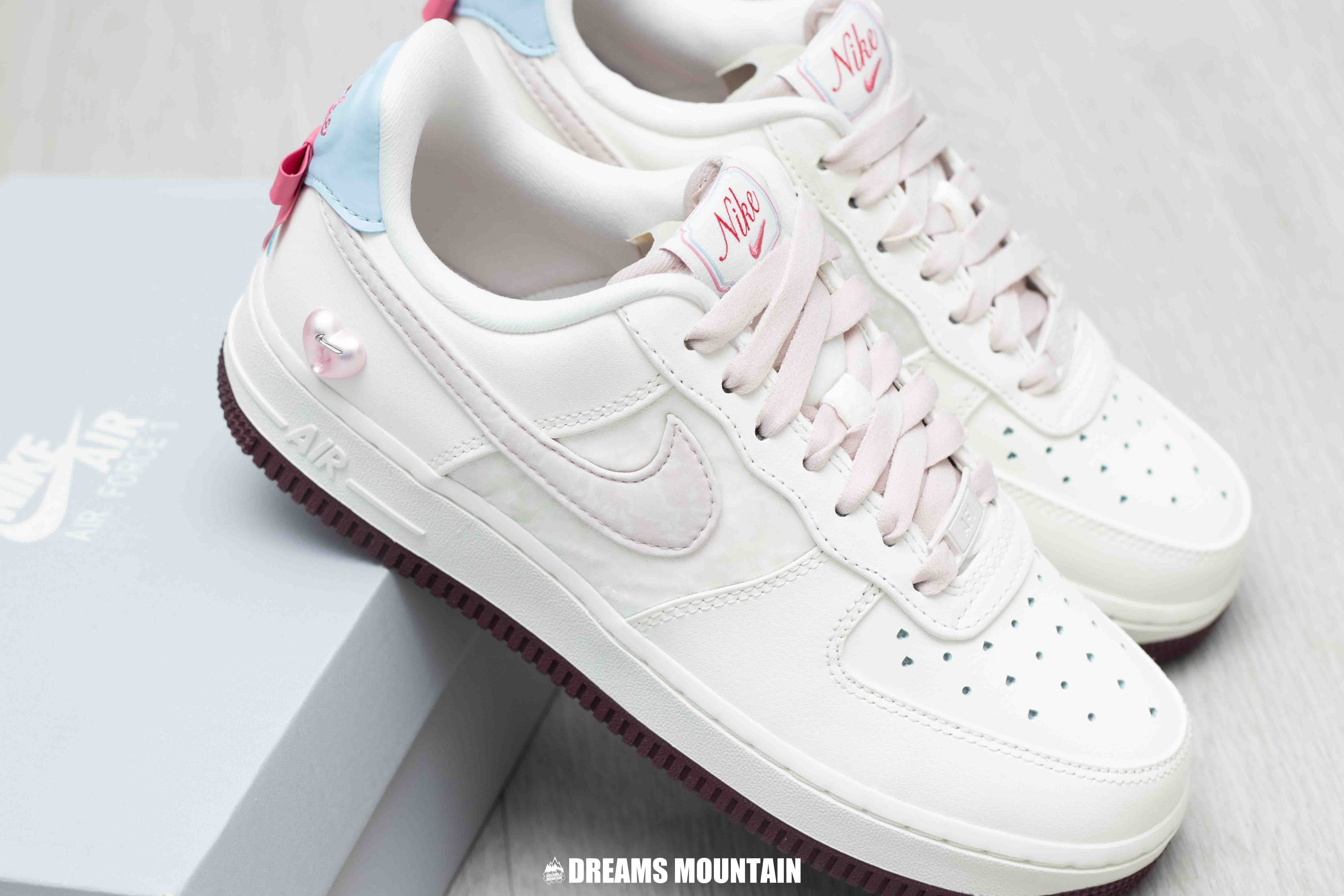 【預訂】NIKE AIR FORCE 1  "VALENTINE DAY"  奶油白粉藍-WOMEN