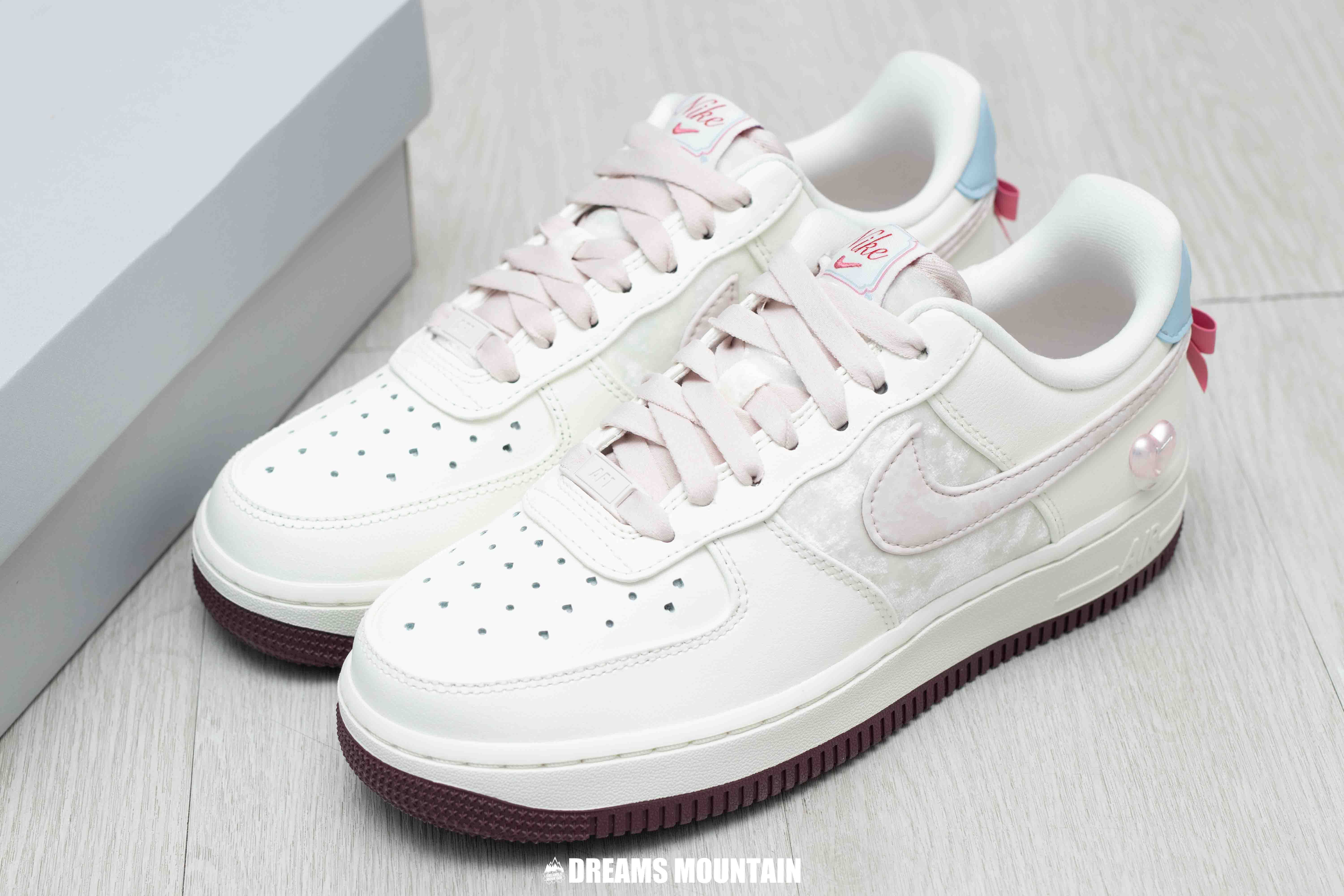 【預訂】NIKE AIR FORCE 1  "VALENTINE DAY"  奶油白粉藍-WOMEN