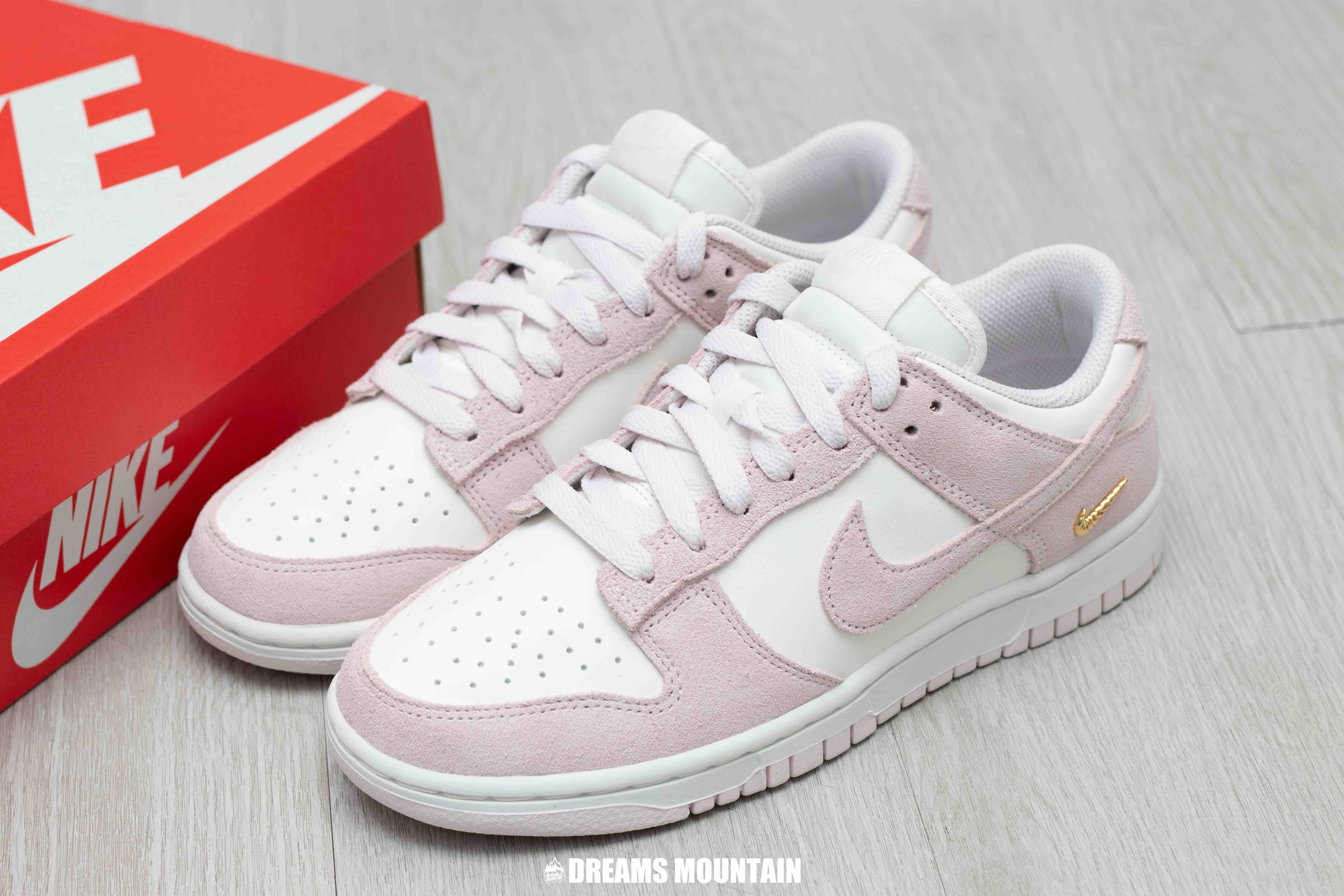 【預訂】NIKE DUNK LOW 小金剔麂皮淡紫羅蘭粉-WOMEN