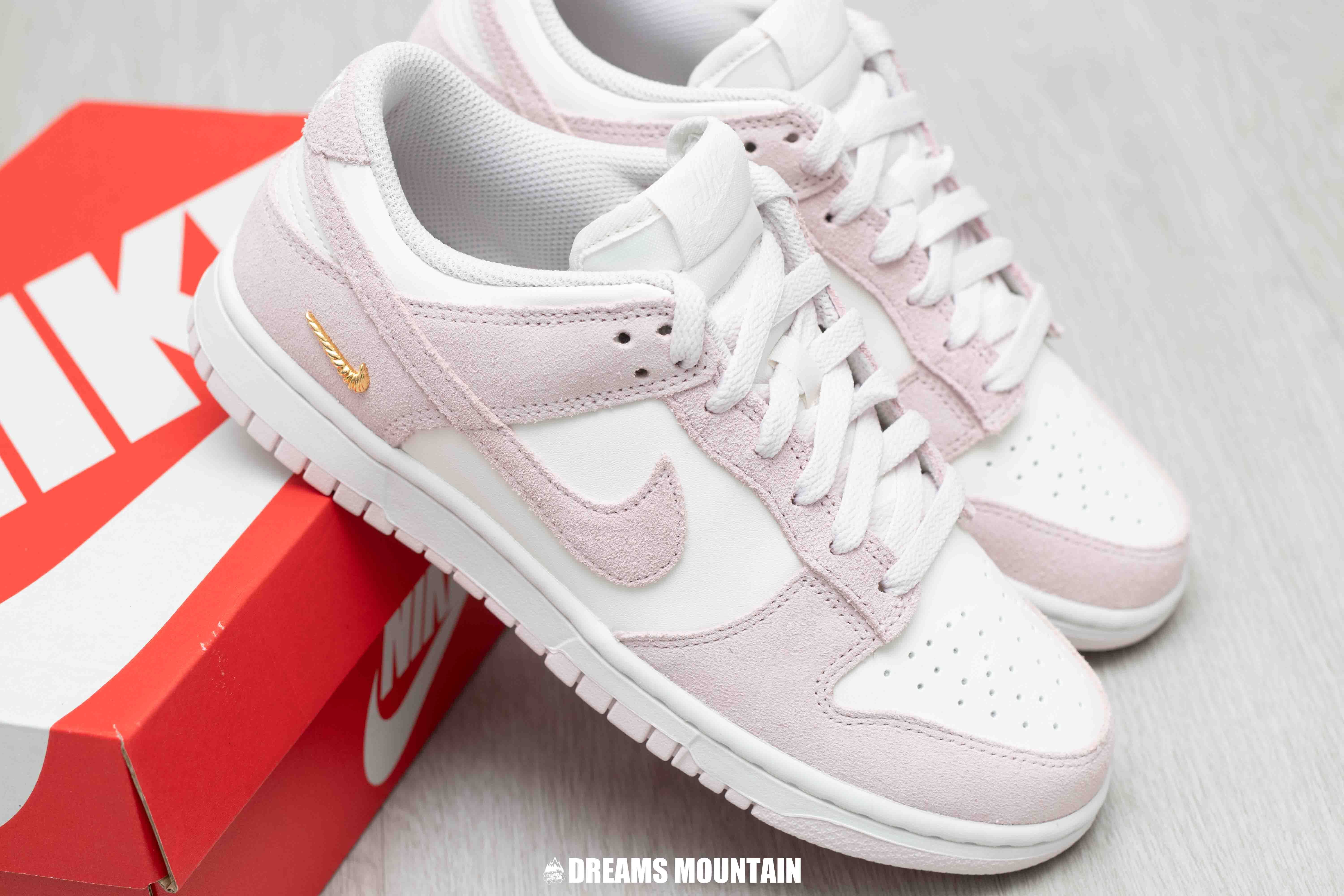 【預訂】NIKE DUNK LOW 小金剔麂皮淡紫羅蘭粉-WOMEN