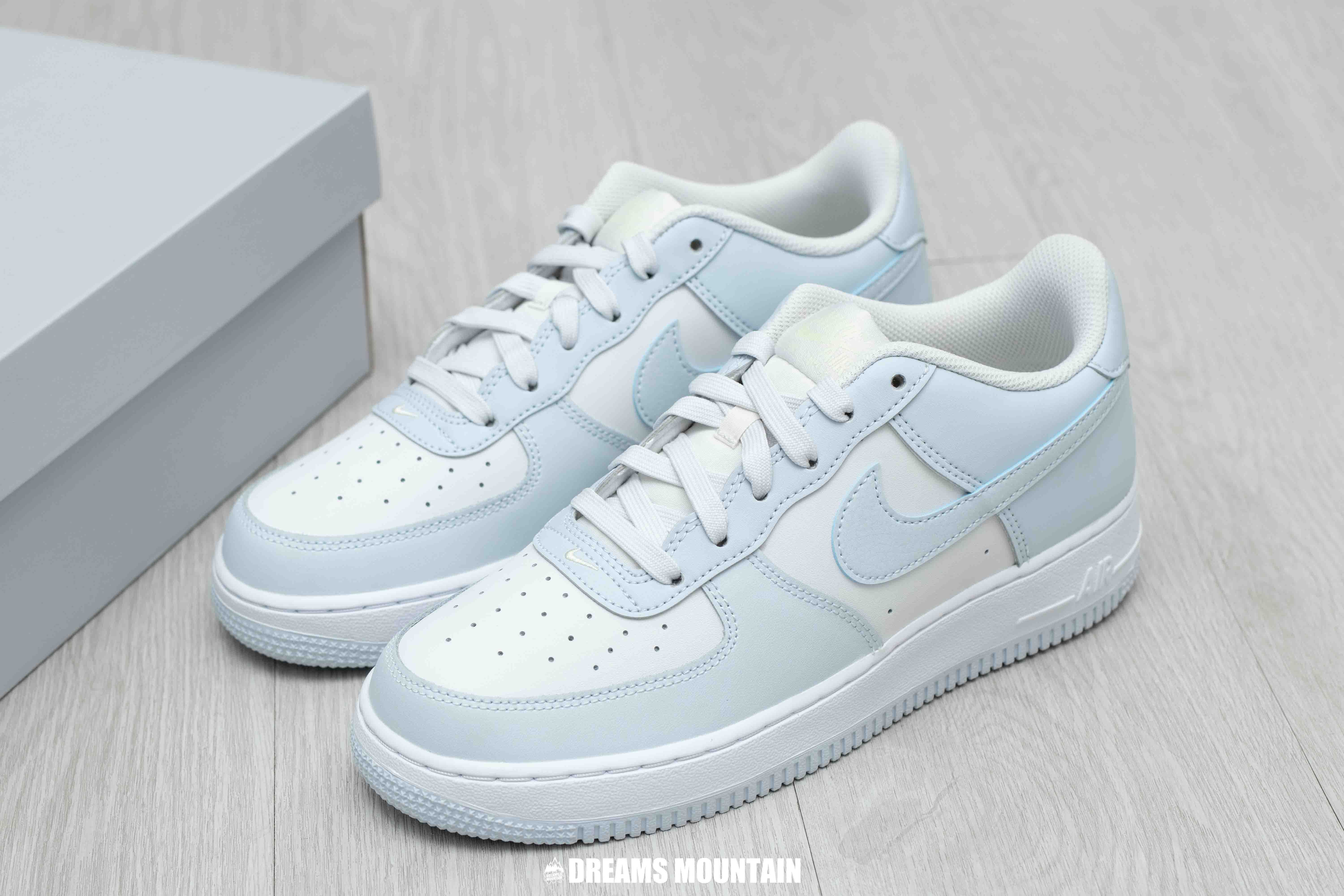 【預訂】 NIKE AIR FORCE 1 霧藍白-GS