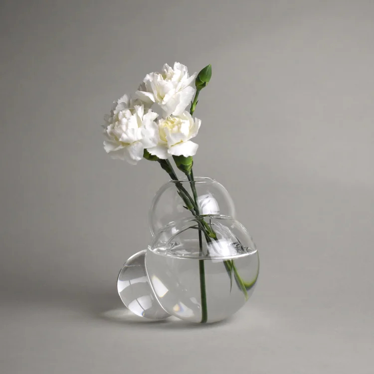Talbot & Yoon-bub bud 花瓶，展示花卉擺設，完美融合形式與功能，適合任何空間