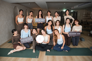 2025 世界瑜伽日活動合照，PrettyAim 與品牌好友共享療癒時光