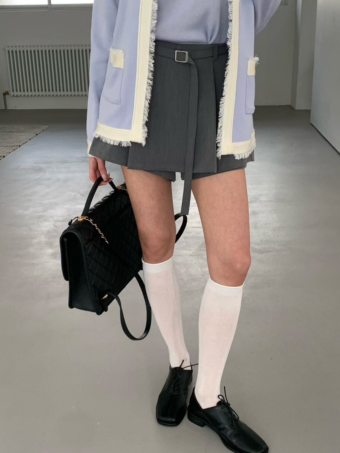 灰色腰帶短褲裙