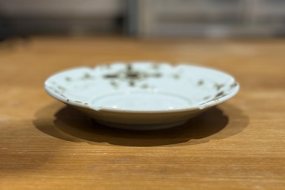 中田窯-5寸輪花皿 鐵繪 菊唐草