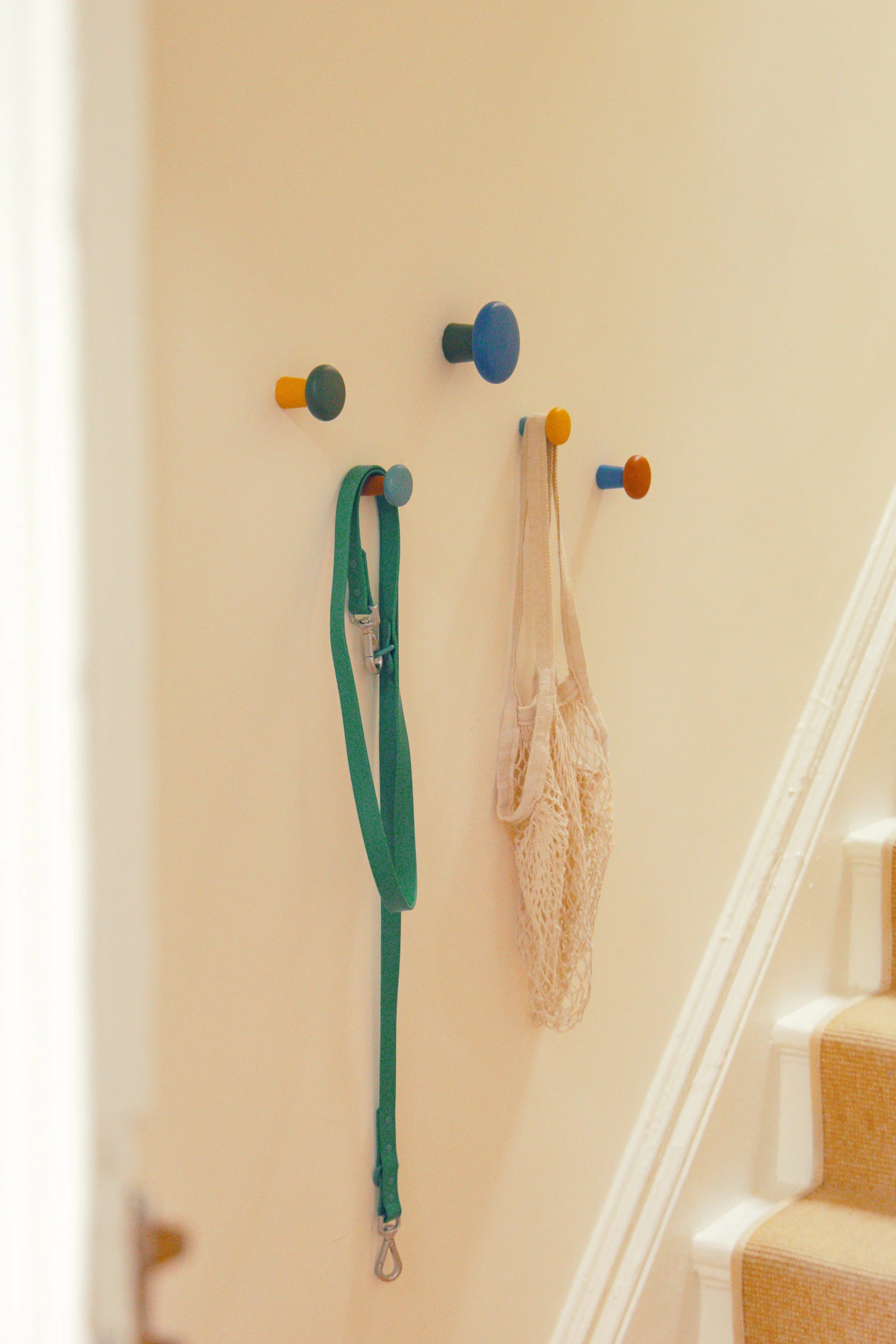 Pat Kim-牆面掛勾，採用優質材料製成，確保耐用性和穩定性。