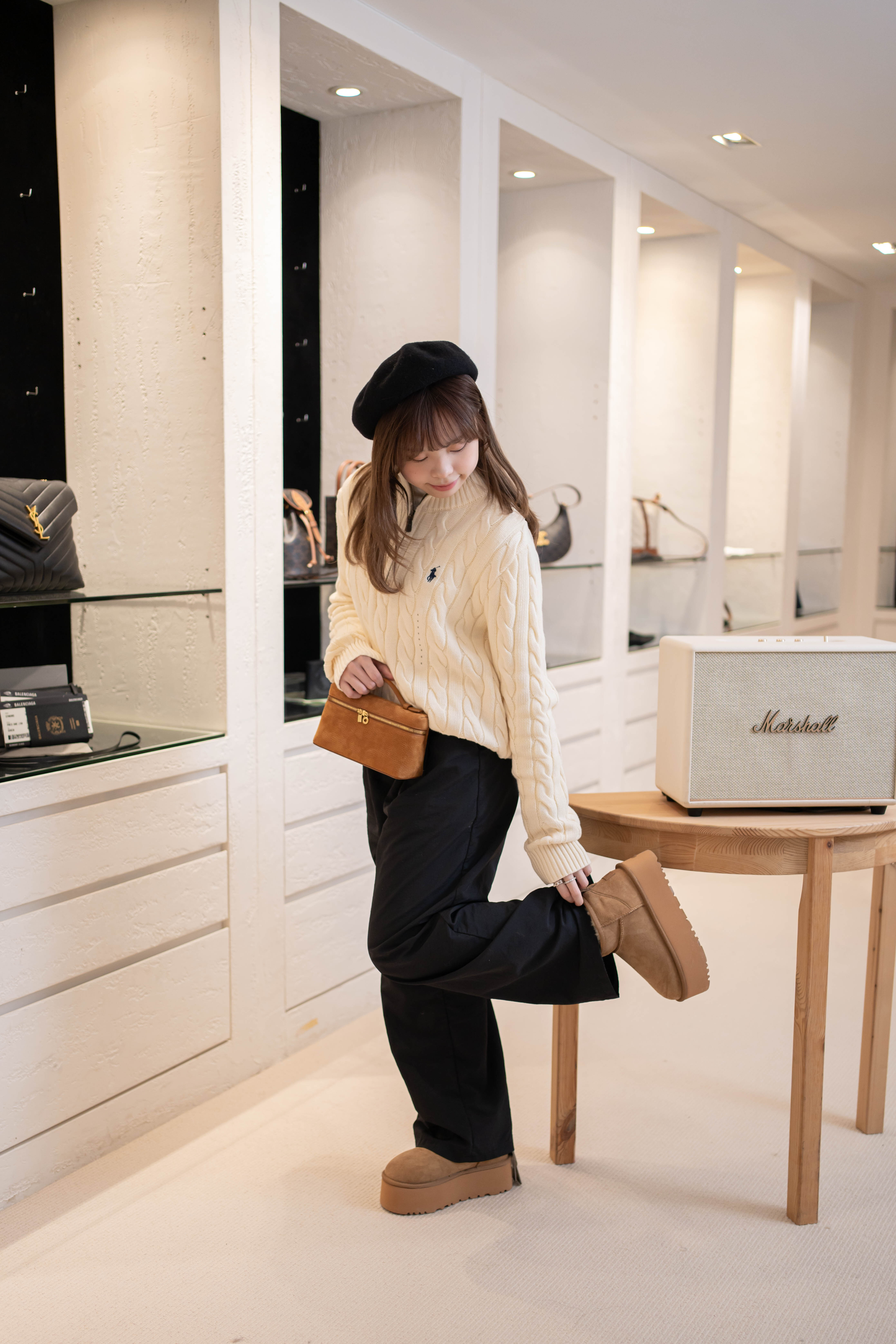 Loro Piana ExtraPocket L19拉鍊開合小牛皮手拿袋 女款棕色