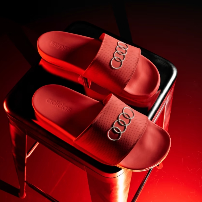 ADIDAS AUDI 奧迪 聯名 麵包拖鞋 運動休閒拖鞋 紅【KI6083】灰【KI6084】