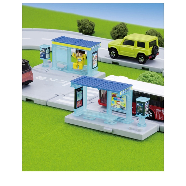 TOM-WOR Tomica Town-Bus Stop With Passenger