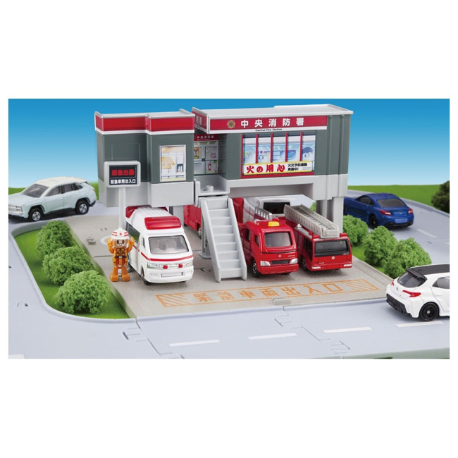TOM-WOR Tomica Town-Fire Station With Firefighter