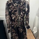 [S] KARL LAGERFELD BLACK/VICUNA MULTI/BIRCH LUREX CHIFFON FLORAL PRINT SHIRT DRESS, LD5GBK02-072 (SKL1575)