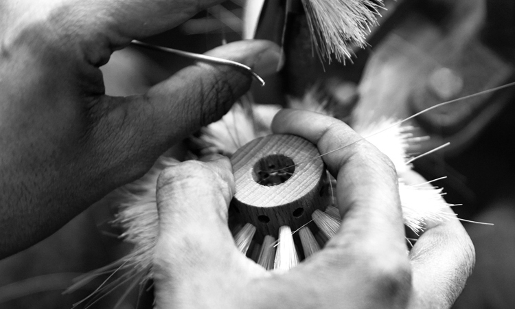 Iris Hantverk 經典天然刷具 | 手工綁製工藝