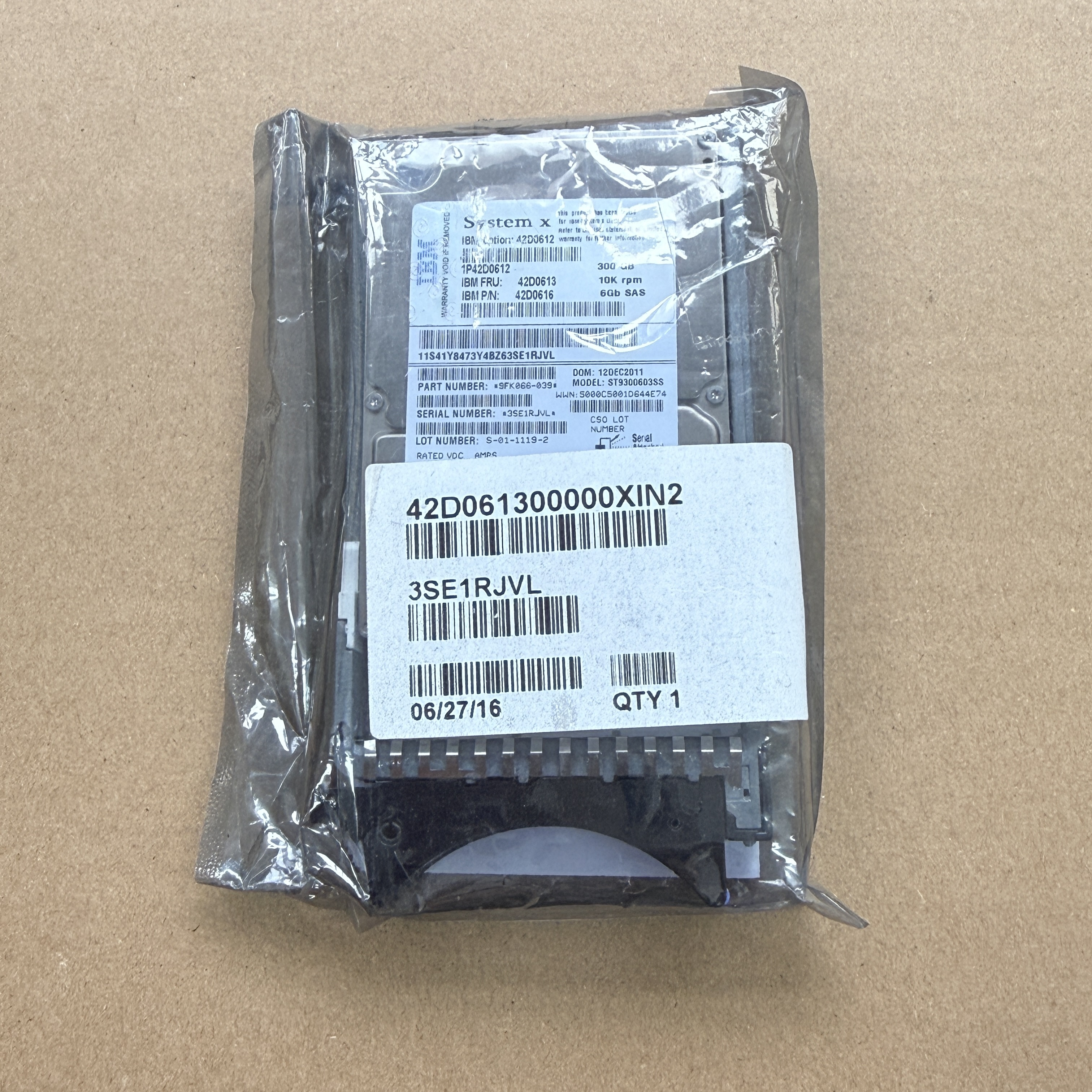 42D0613 IBM 300GB 10K SFF HS SAS HDD (翻新)