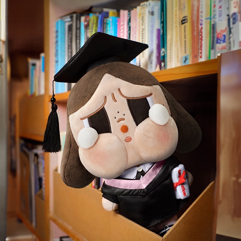 HKWG0224-007 CRYBABY 畢業毛絨公仔