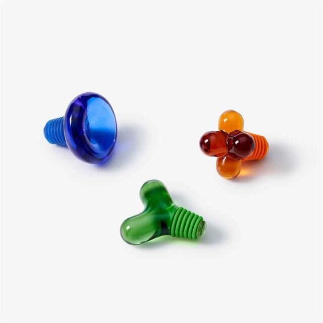 Fort standard-Hobknob，三種特殊造型的瓶塞，手工製作，晶瑩的玻璃。