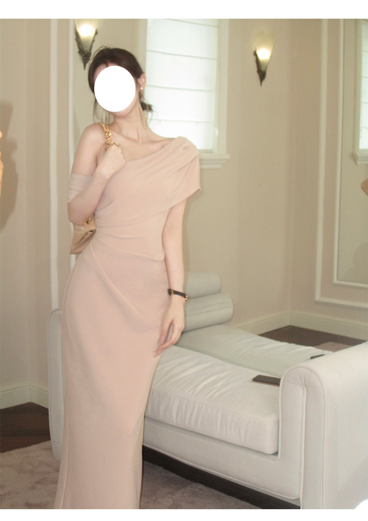 斜肩不對稱 彈性優雅長洋裝(蜜桃粉/珍珠白)