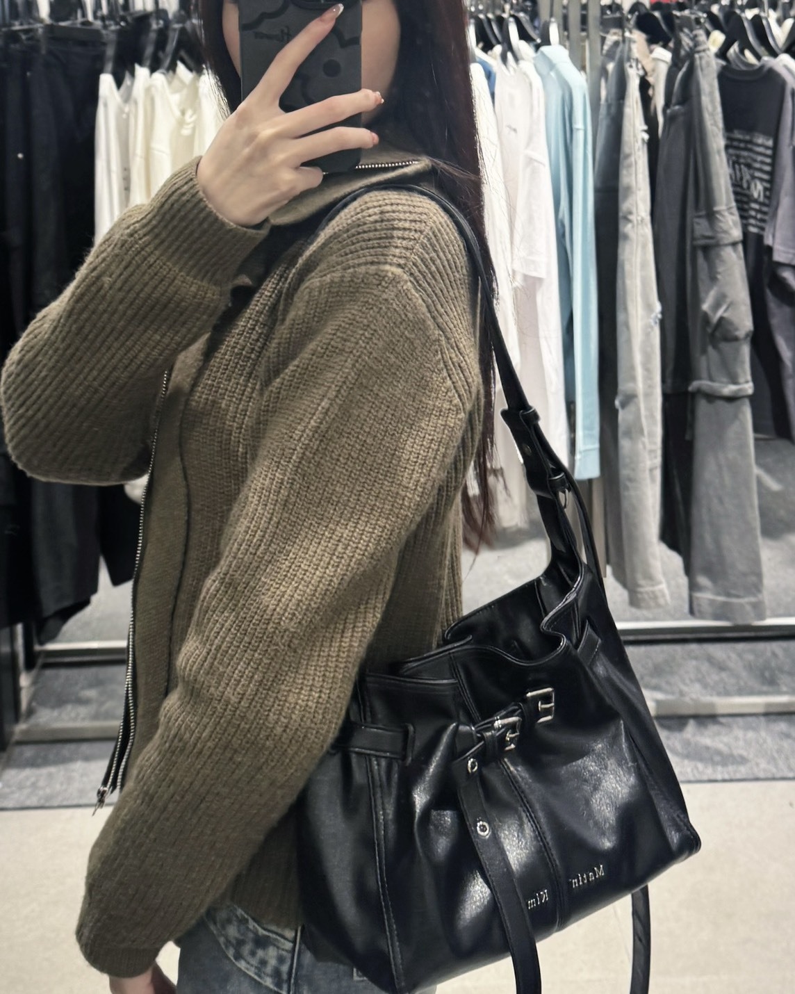 <首3日特價!@>Matin Kim Belted Volunn Small Bucket Bag 鐵牌 斜背包 肩背包 水桶包 黑 米白