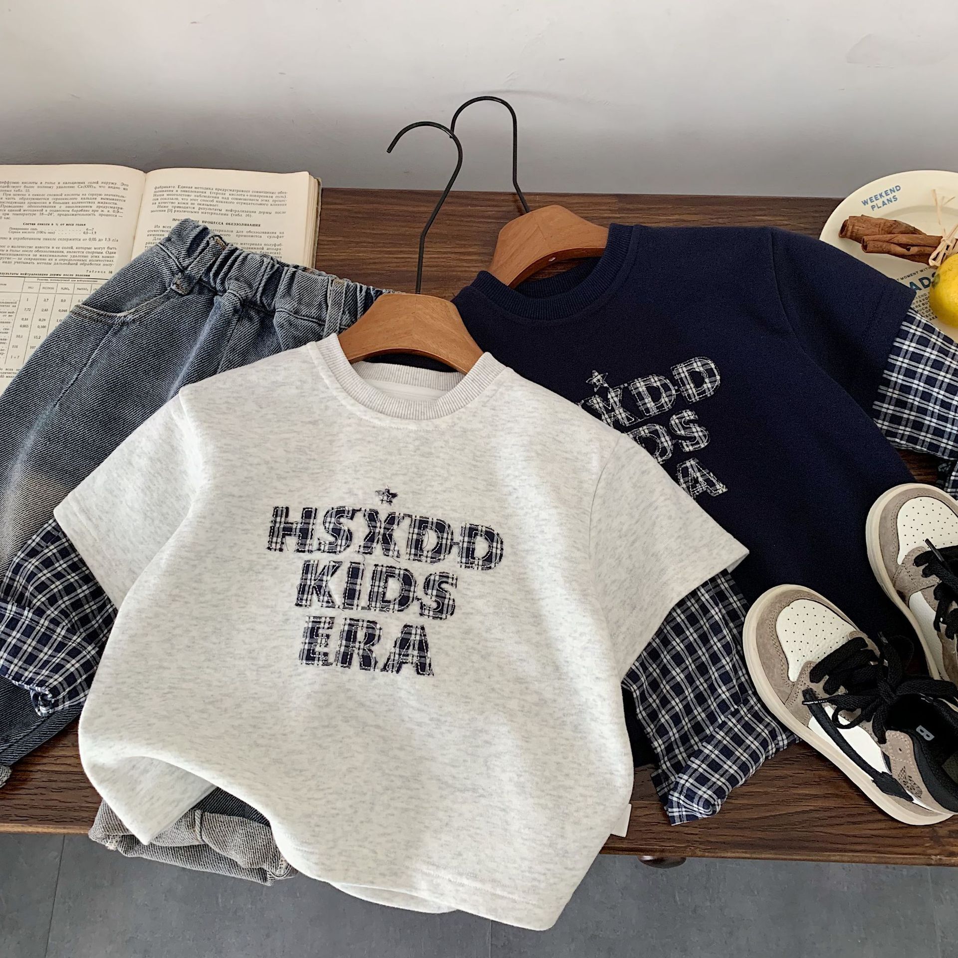【H0369】韓版假兩件刺繡圓領上衣(90-140)