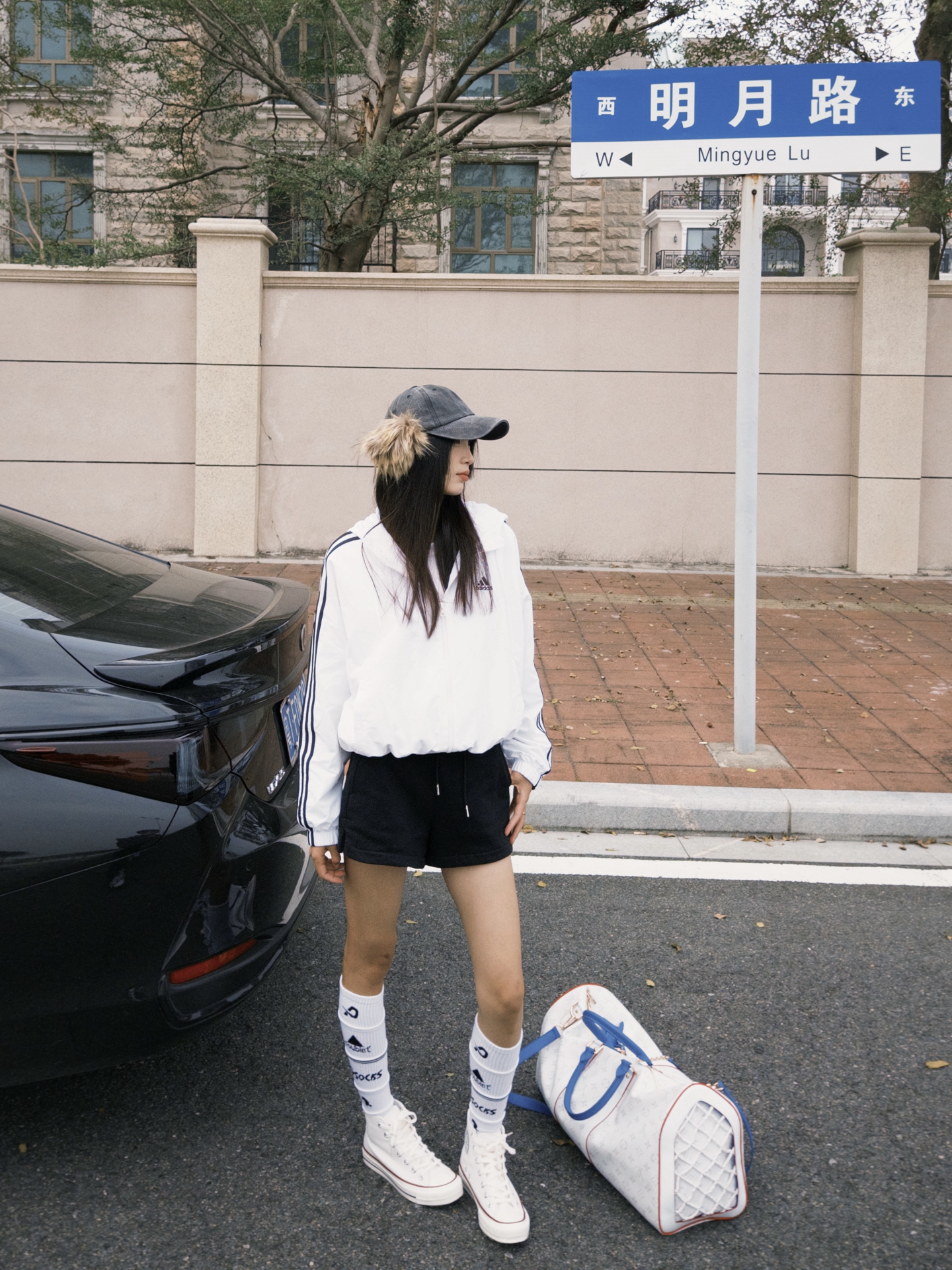 代購-Adidas ESSENTIALS W 3S Wvn Wndbr Logo 刺繡 條紋 連帽 短版 外套 女款 黑/白