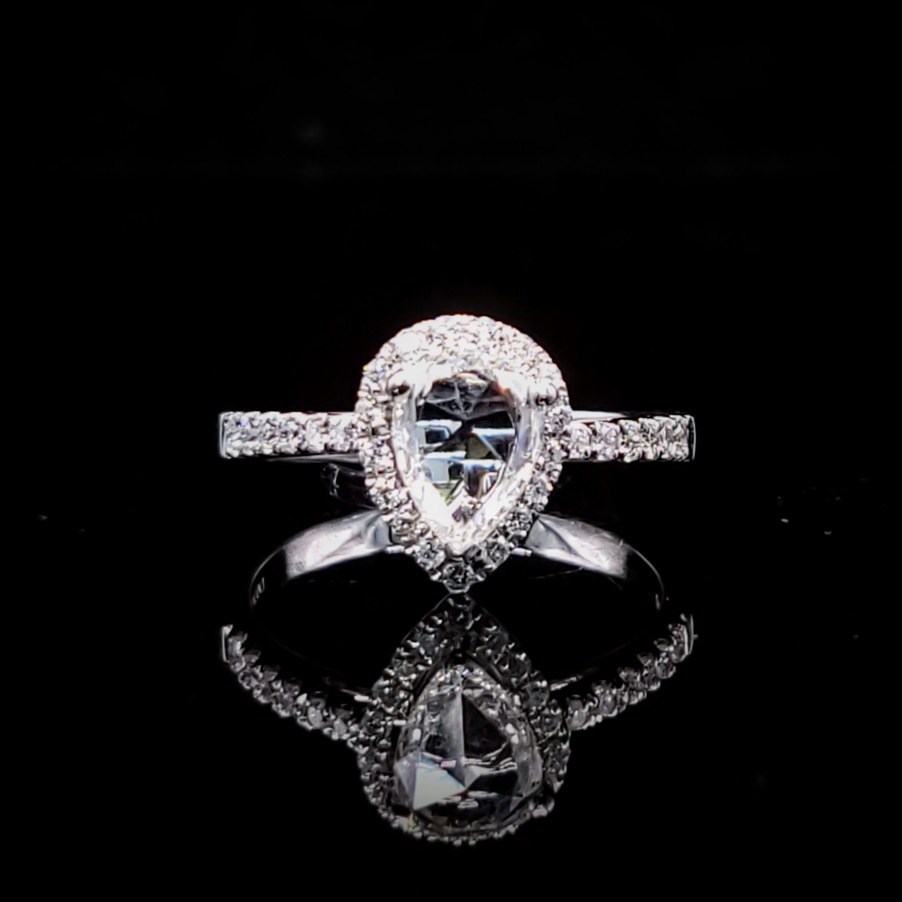 18K White Gold 0.95ct Pear Shaped Diamond Ring