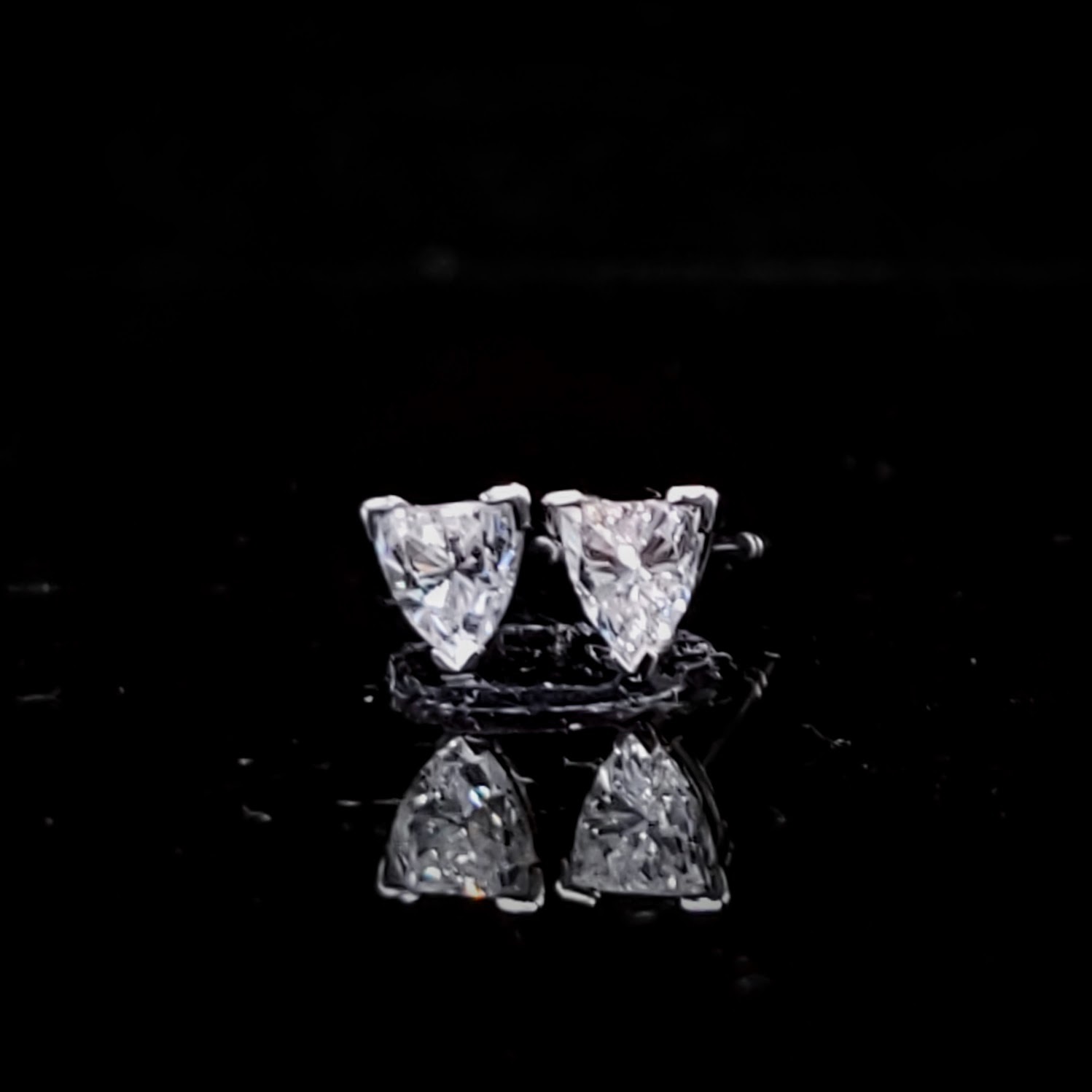 18K White Gold 0.89ct Triangle Cut Diamond Solitaire Earrings
