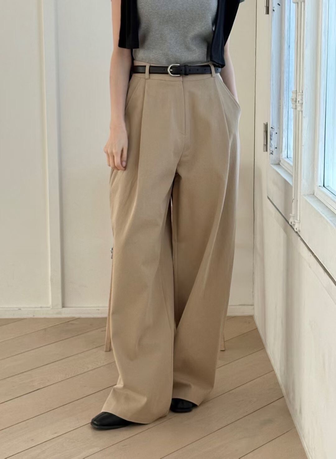 同色系單釦打褶造型挺版長褲-S-M / 3色