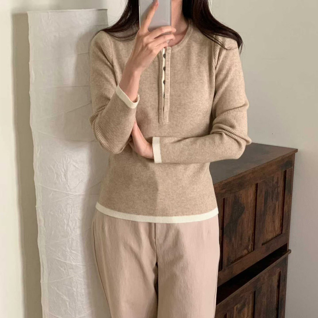 配色假兩件排釦造型圓領螺紋上衣 / 2色