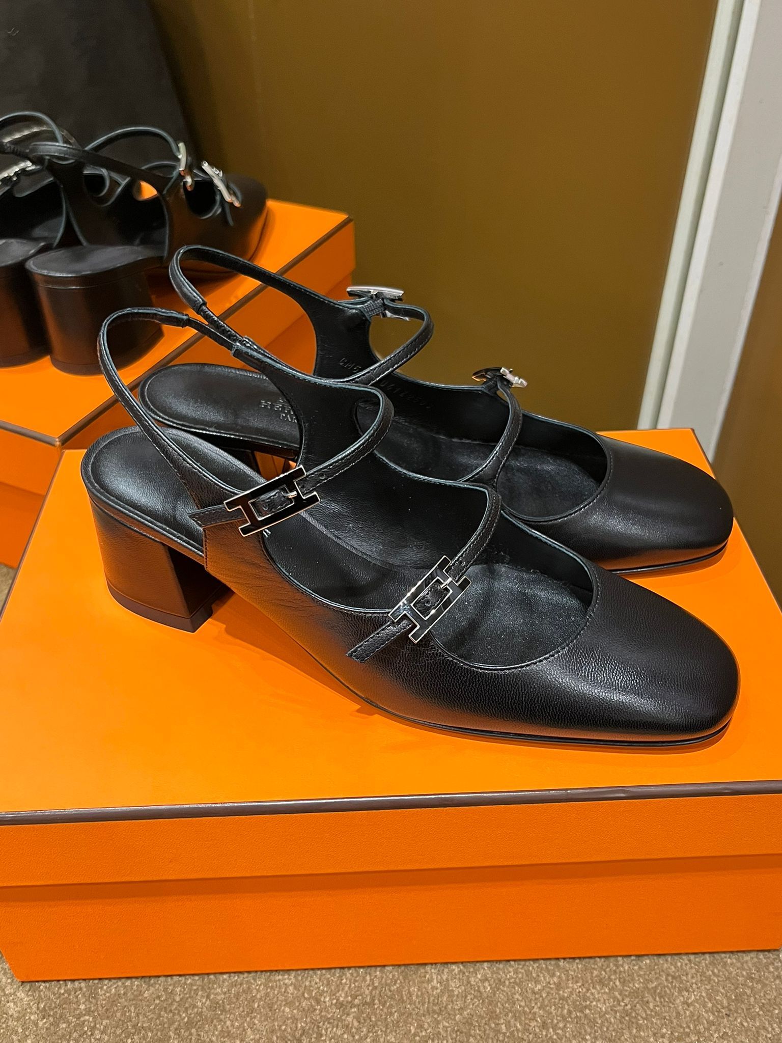 Jackie 50 pump noir #37 (可預訂size)