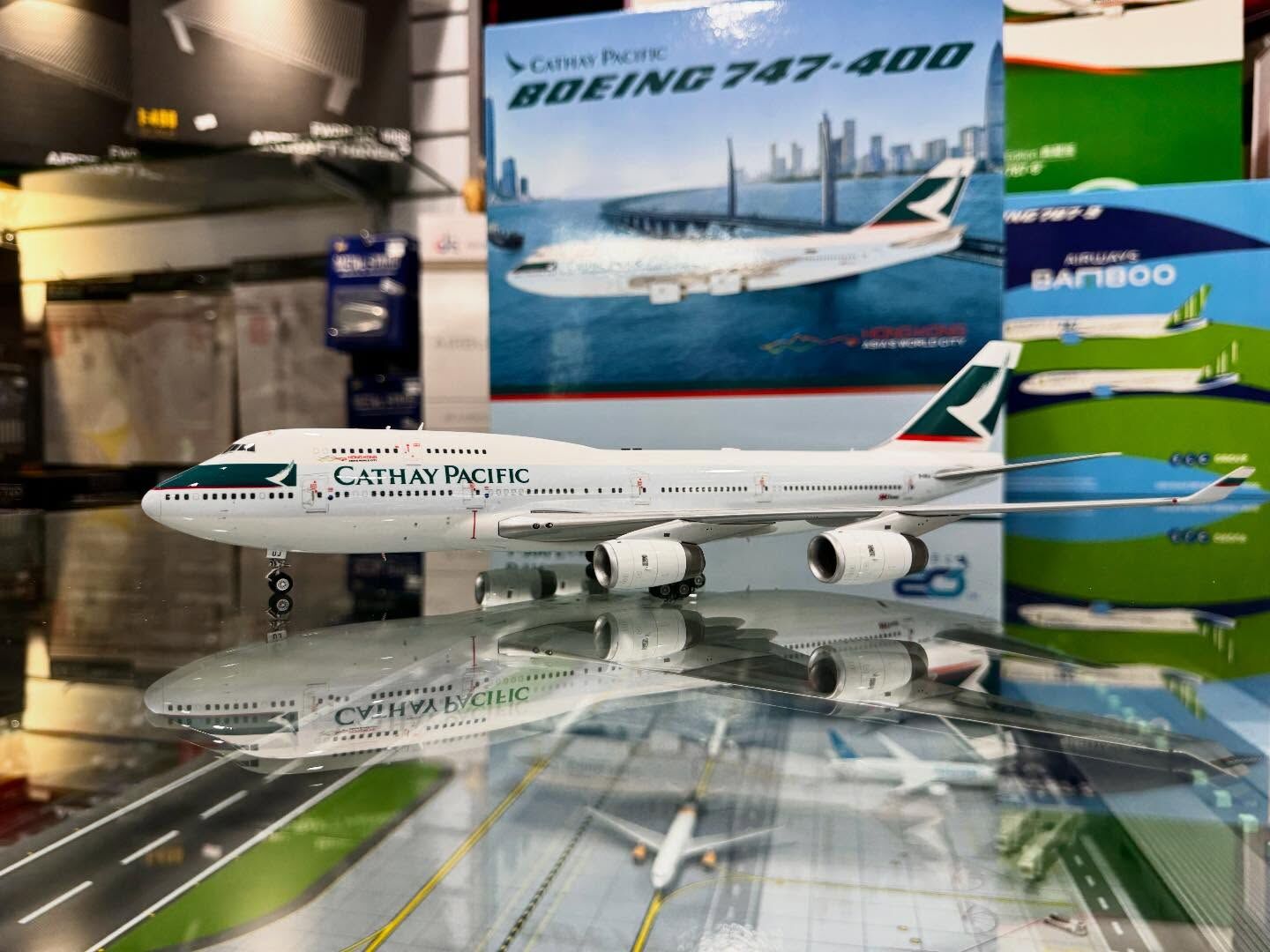 SQ Wings 1/200 國泰航空 B747-400 機編:B-HUJL2123