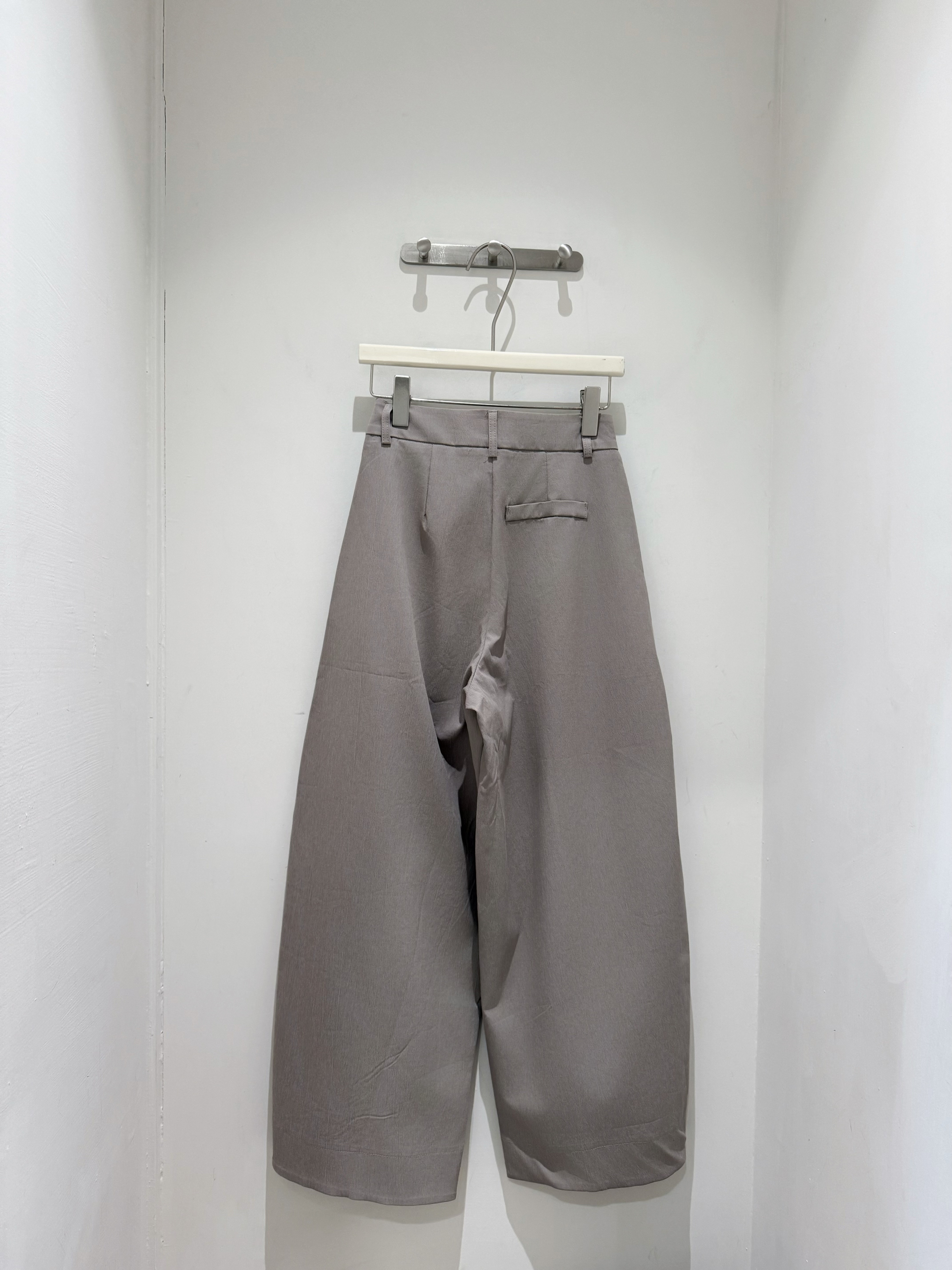 淺卡挺薄氣球褲