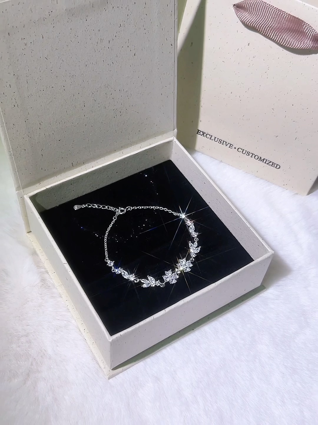 代購-禮意久久 施華洛世奇鋯石 閃耀四葉草  爆閃滿鑽 精緻 輕奢水晶 高級感 好運 首飾 手鍊