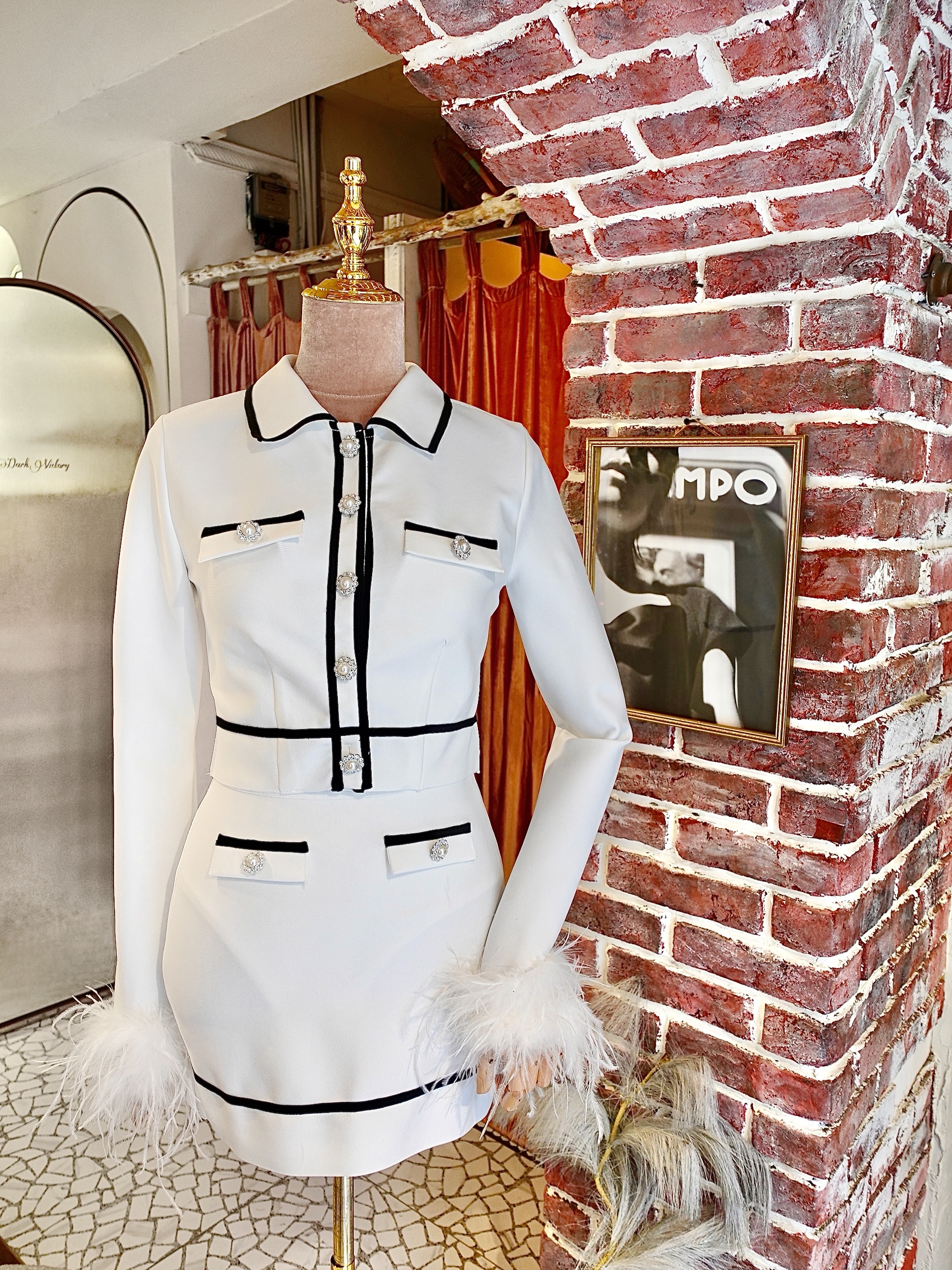 Black White黑白色線條羽毛水鑽釦套裝