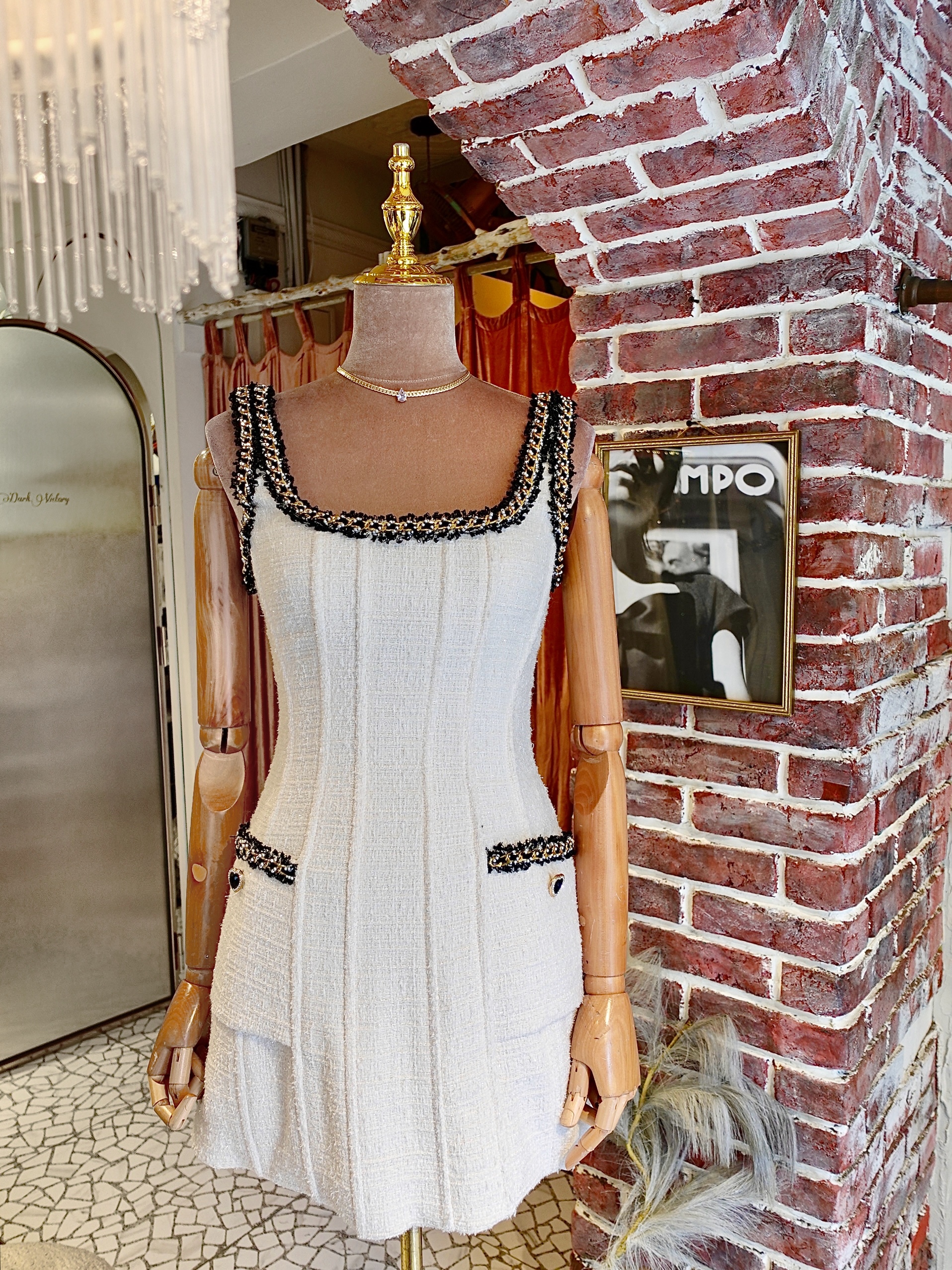 Cream Heart奶油白色斜紋軟呢黑色金鍊滾邊Mini Dress