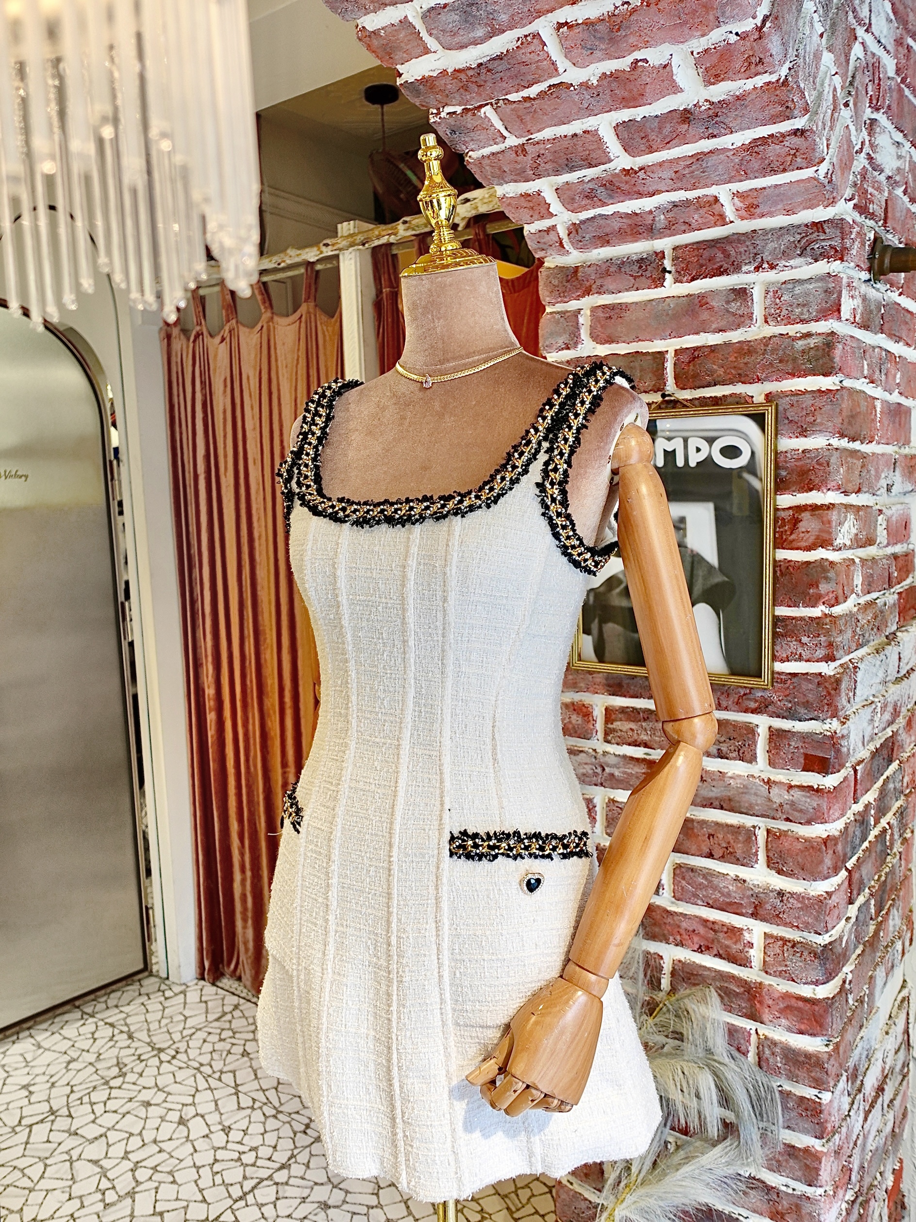 Cream Heart奶油白色斜紋軟呢黑色金鍊滾邊Mini Dress