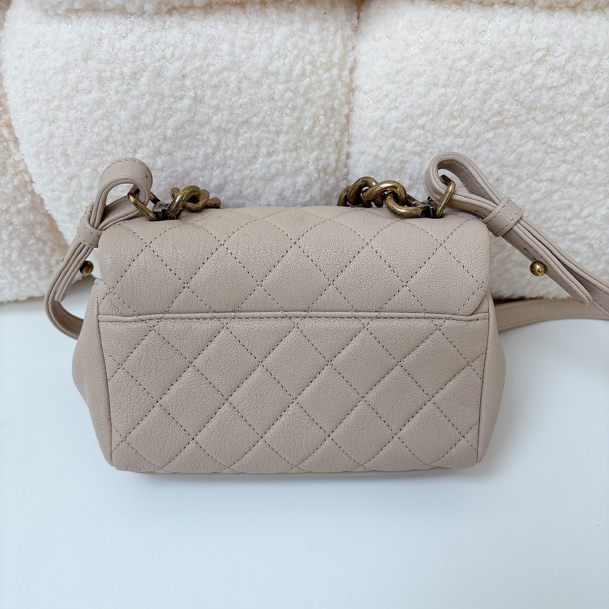 Chanel Trapezio mini Flap Bag - Beige / Ghw