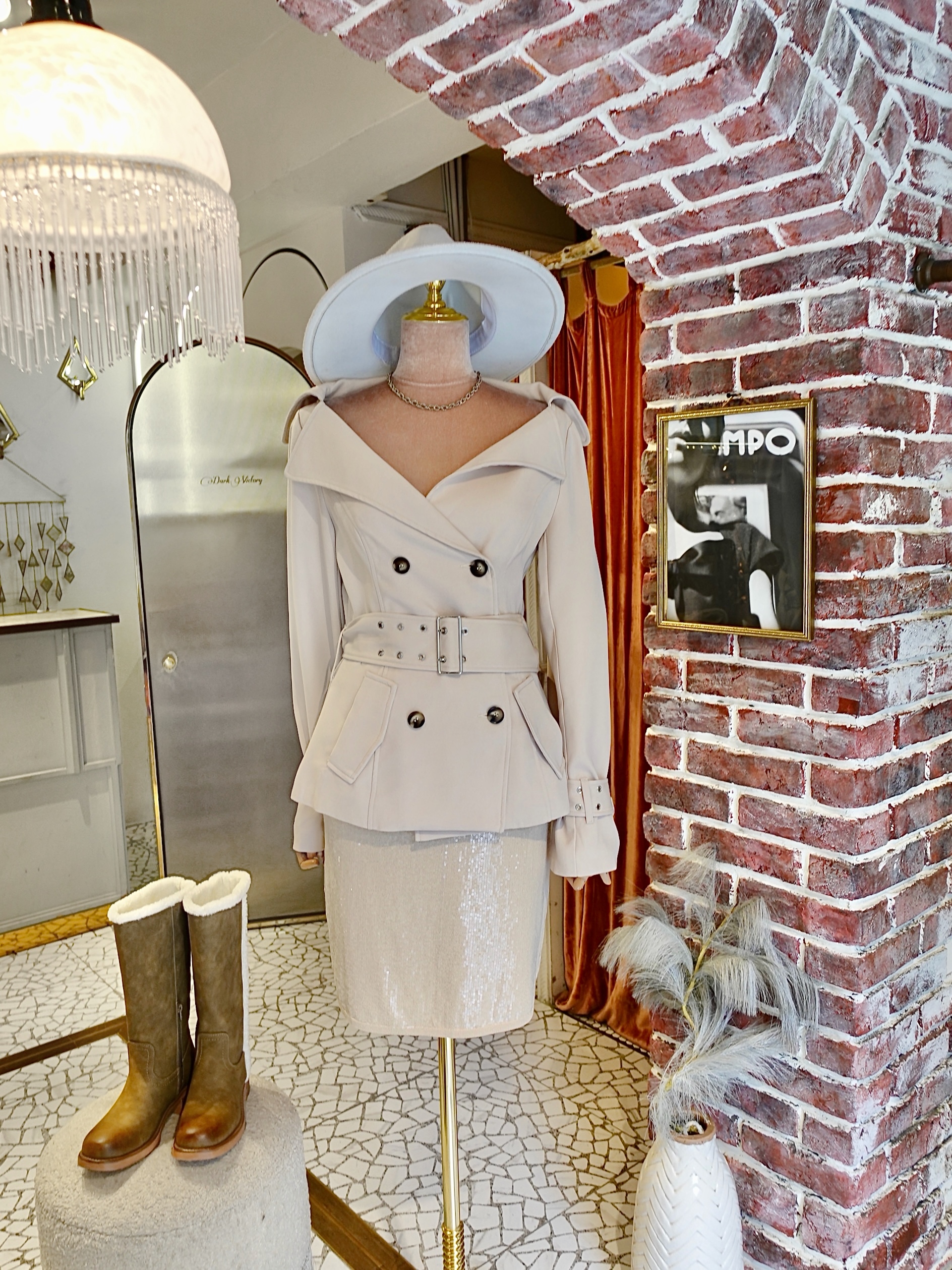 Spring Khaki淺奶油卡其色雙排釦腰帶露肩外套