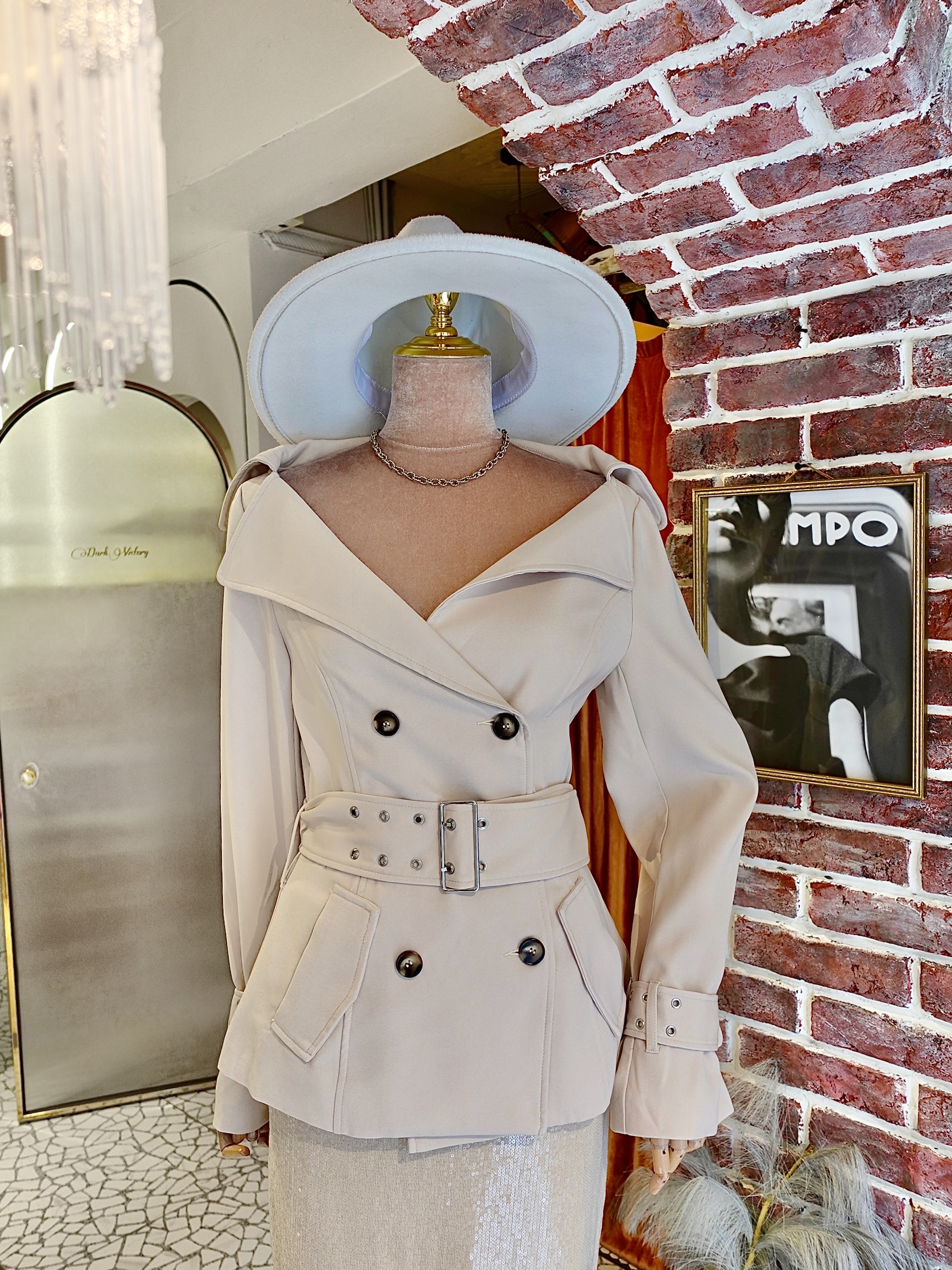 Spring Khaki淺奶油卡其色雙排釦腰帶露肩外套