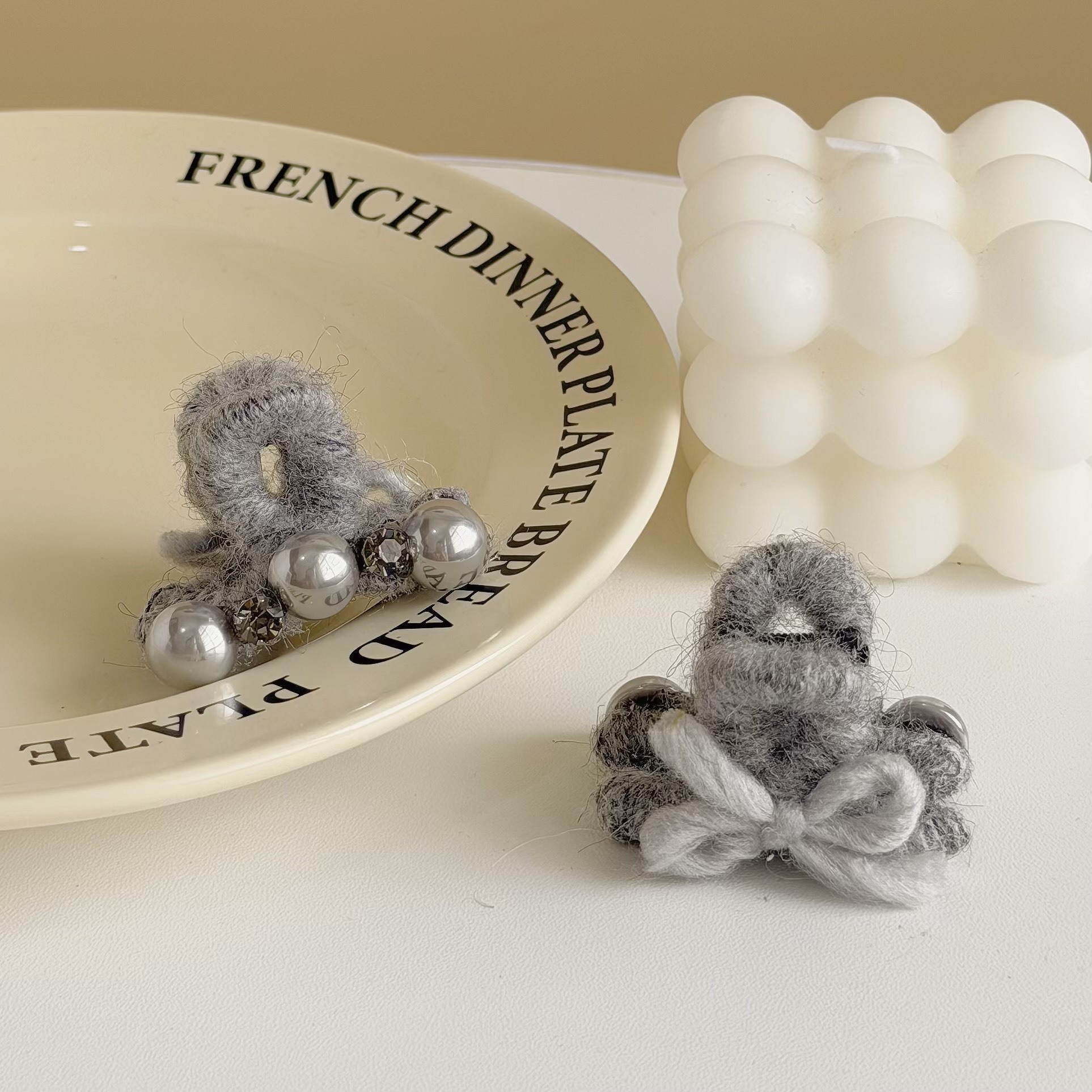 W100珍珠毛呢蝴蝶結抓夾（單支）