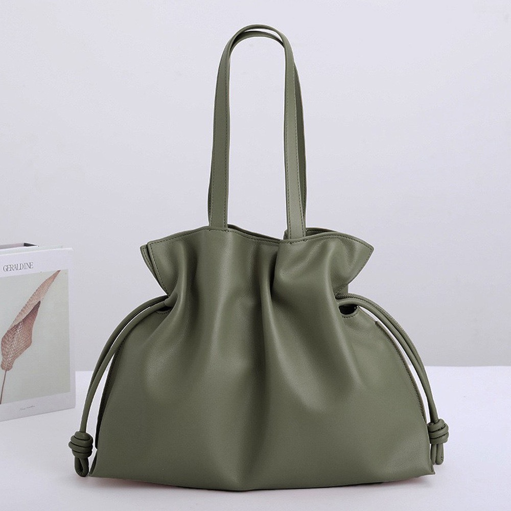 No.8030 真皮手提抽繩雲朵包