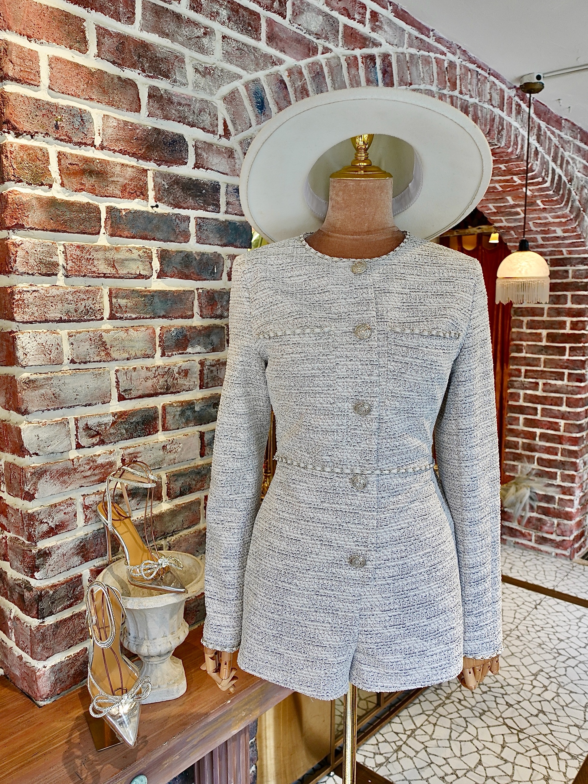 Ice Grey冰灰色花紗皮革腰鍊連身短褲