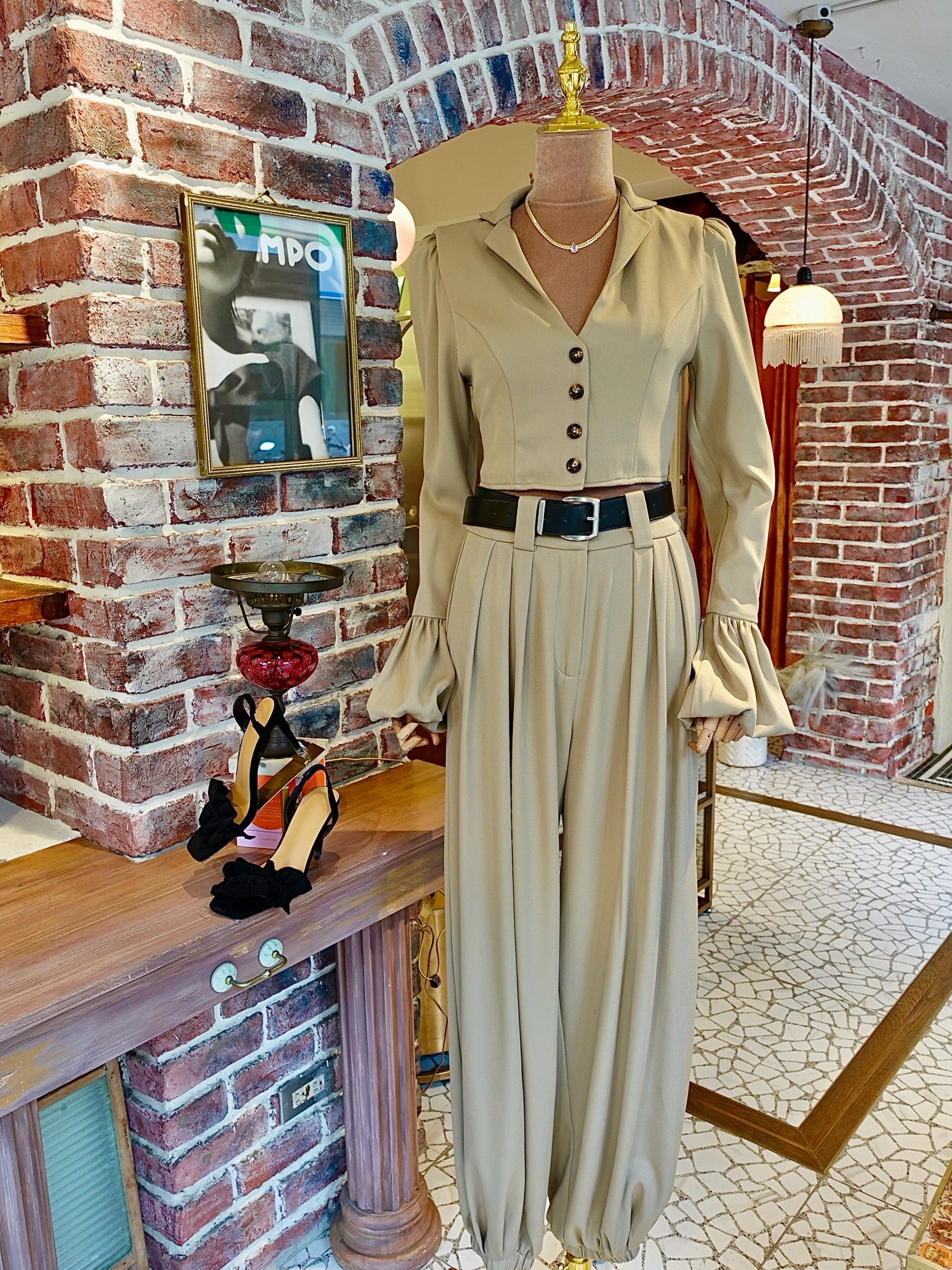 N.Y Chic奶油褐色上衣+腰帶氣球長褲套裝